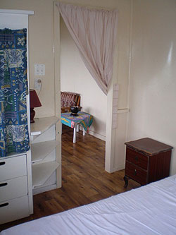 Fully Furnished 2 bedroom house available 29 Oct 09 to mid June 2010